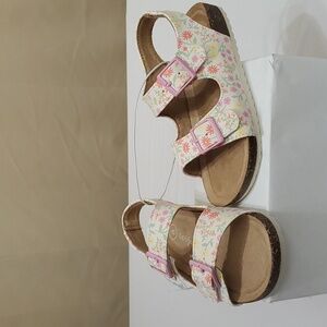 NWT 8 Toddler Girls Floral Design Sandals